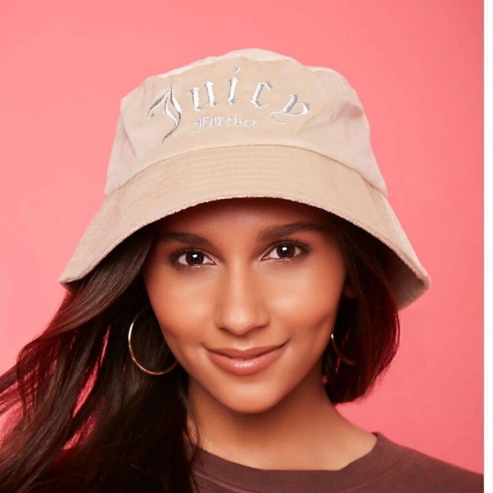 NWOT Juicy Couture X Forever 21 Velour Bucket Hat Beige